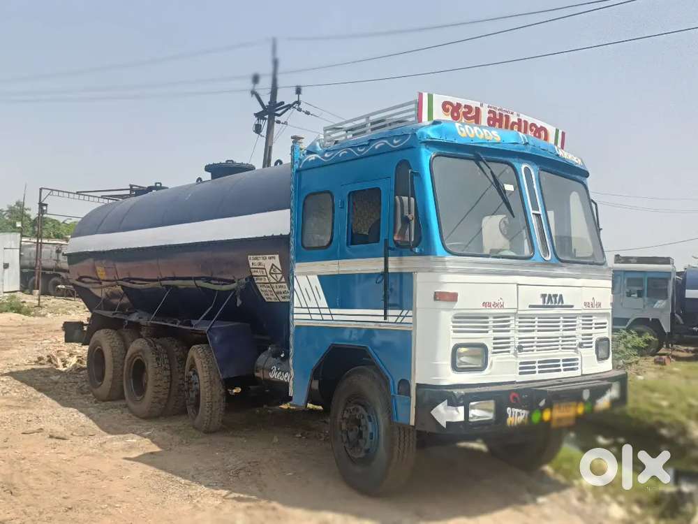 Tanker with Hdpe tank