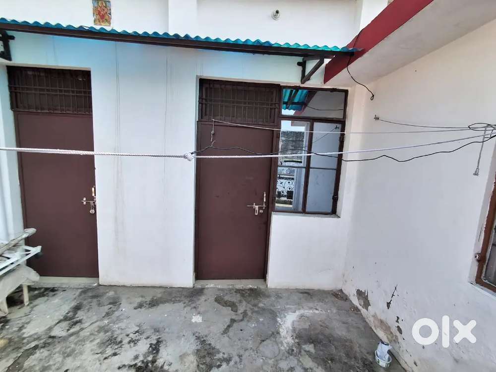 2 ROOM SET ON 2ND FLOOR