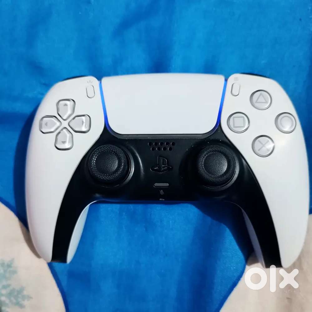 ps5 controller dual sense and ps4 controller selling both seprate