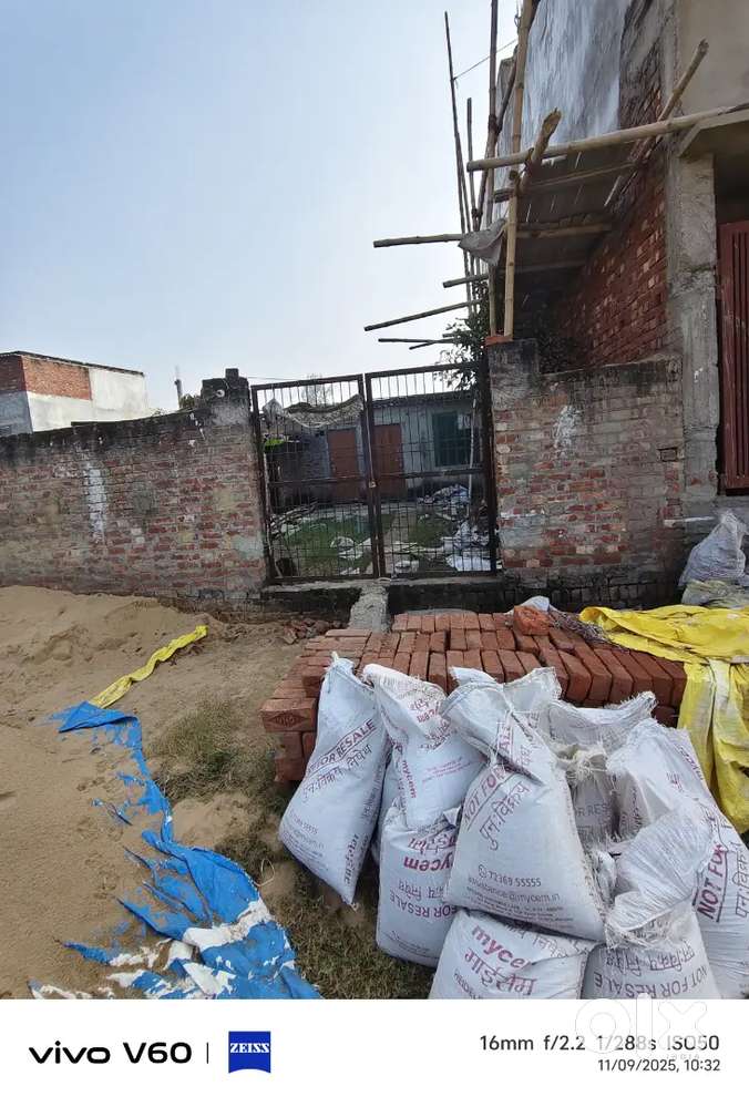 Medical College road ford agency ke samne se rasta hai