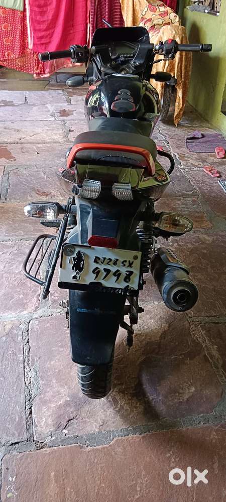 Fast hand bike hai,,bike par kisi bhi parkar ka loan vgera ni hai