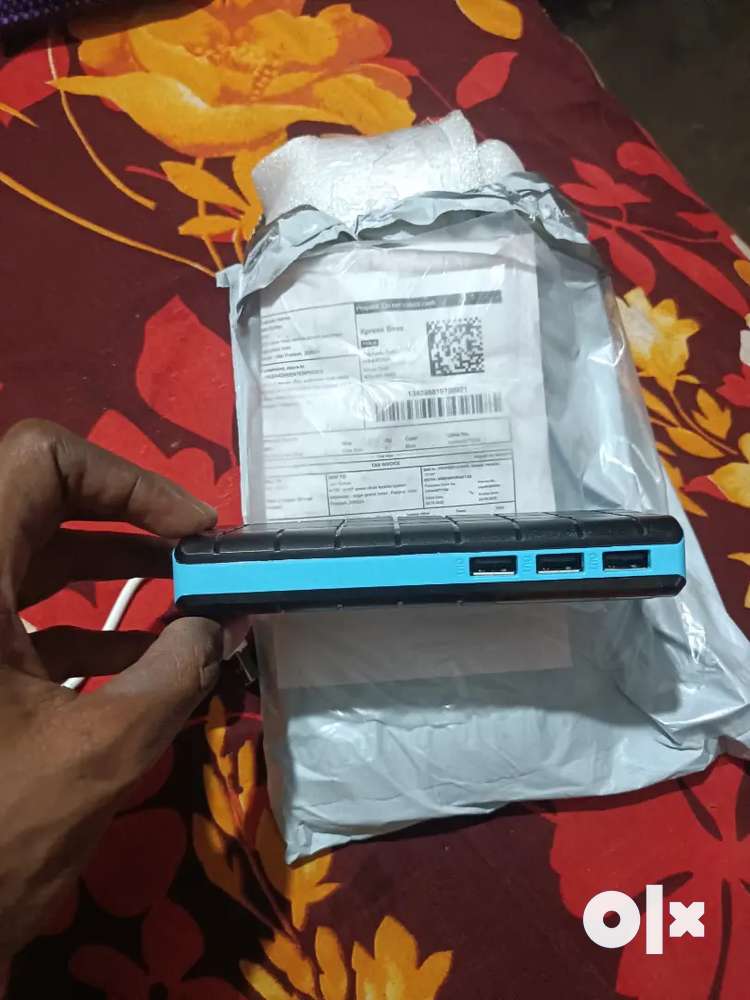 Power bank 20000mah 3 output USB new condition