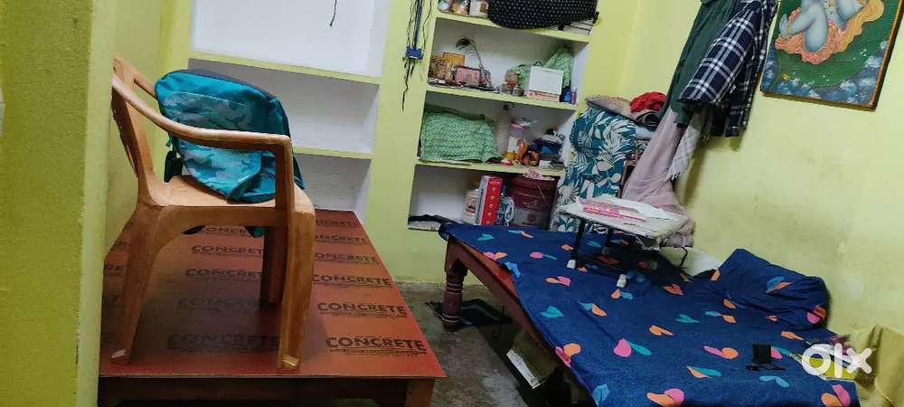 Only single girls need a partner room sharing