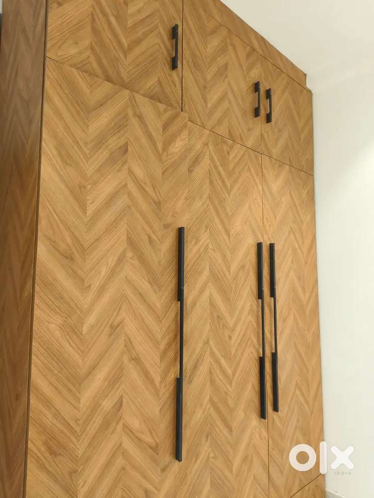 2 bhk Sami furnished flat in Indirapuram