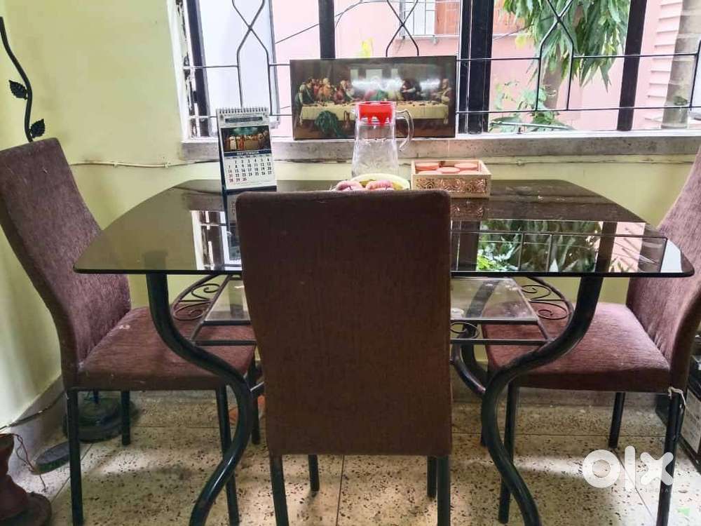 IMMEDIATE SALE ~ 4 seater dining table