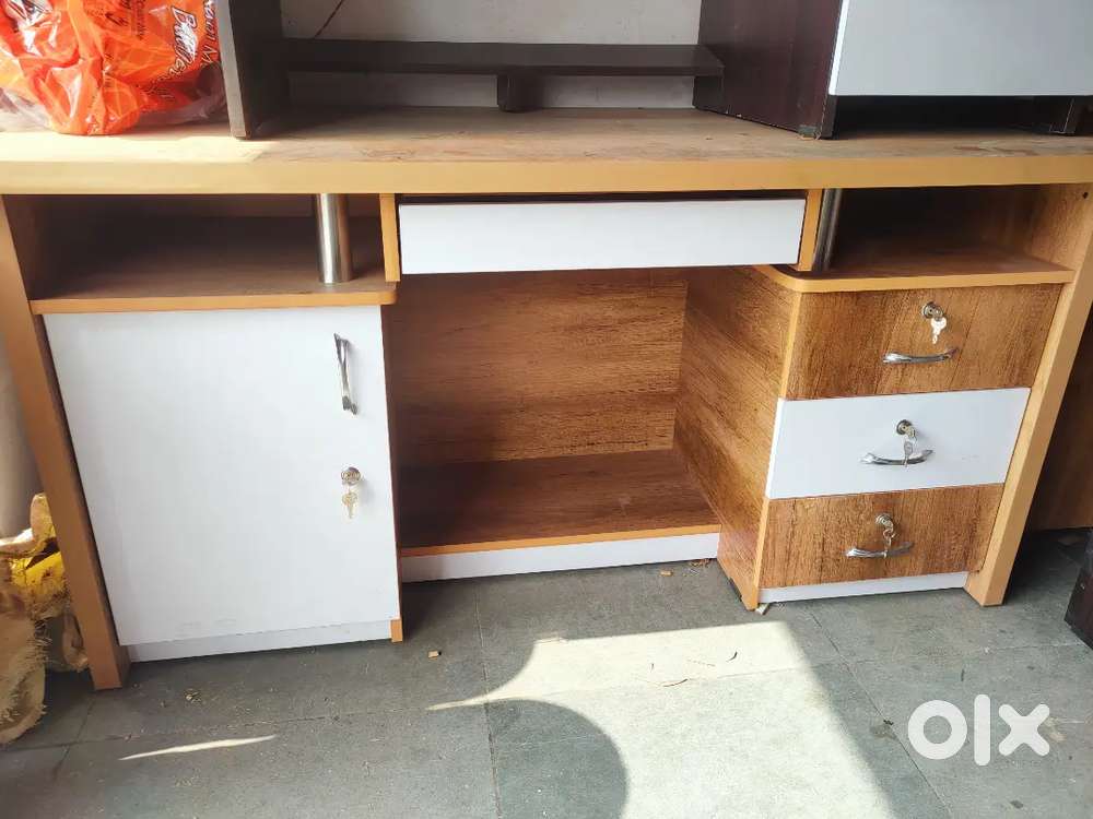 BRAND NEW OFFICE TABLE/CHAIR SOFA RACK ALSO AVAILABLE