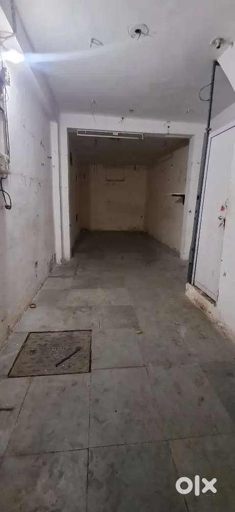 40×7 rented shop