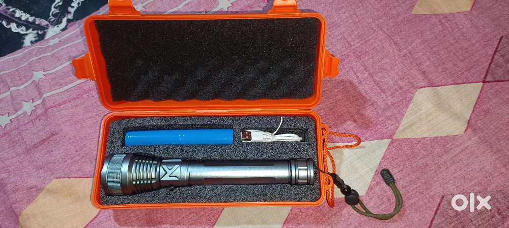 Powerful 200 watt torch light zoom zoom out