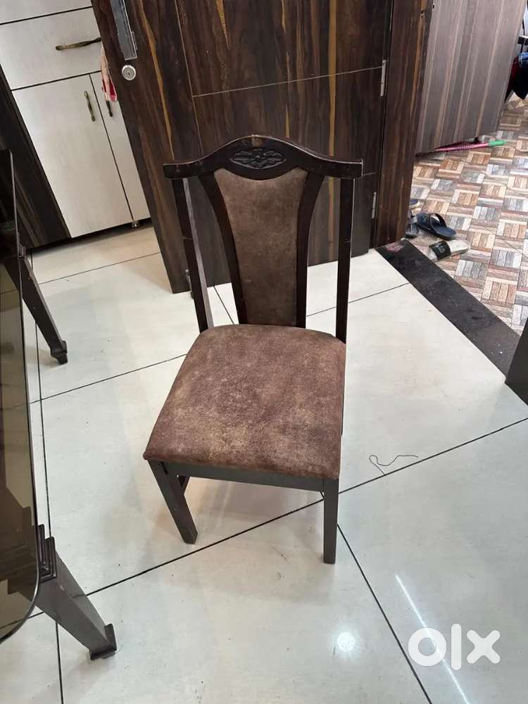 DINING TABLE WITH CHAIRS