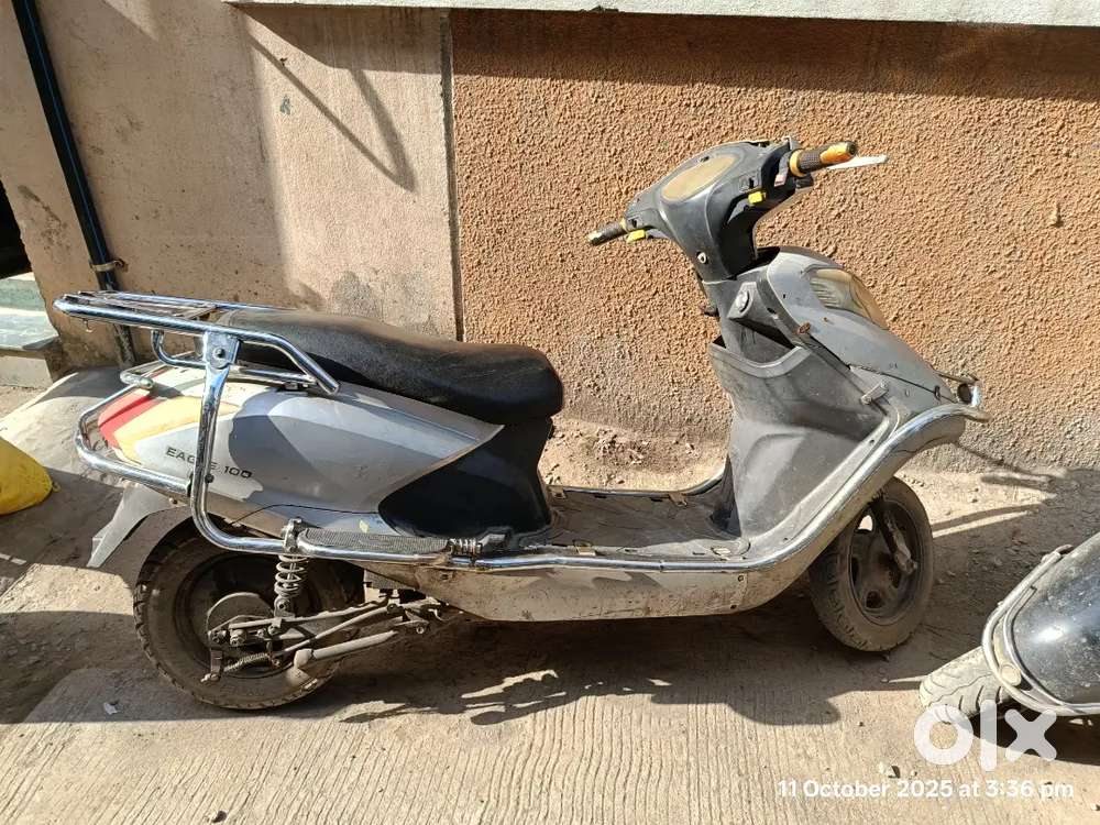 Merico e scooty 50 ka average new battery