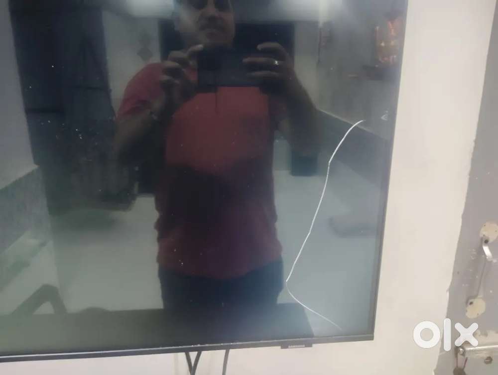 Samsung 55 inch UHD Tv (Still under warranty but Panel got a Crack