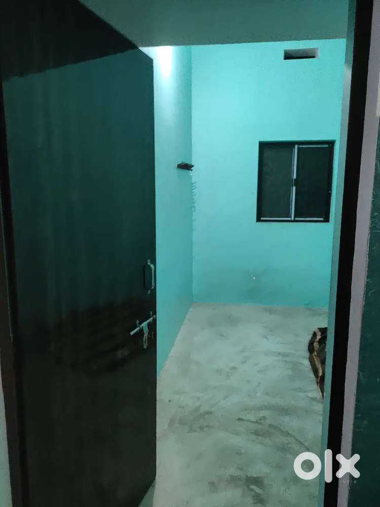 4 bachelor room student family