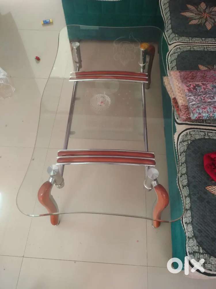 Center Table.. कांच का New condition