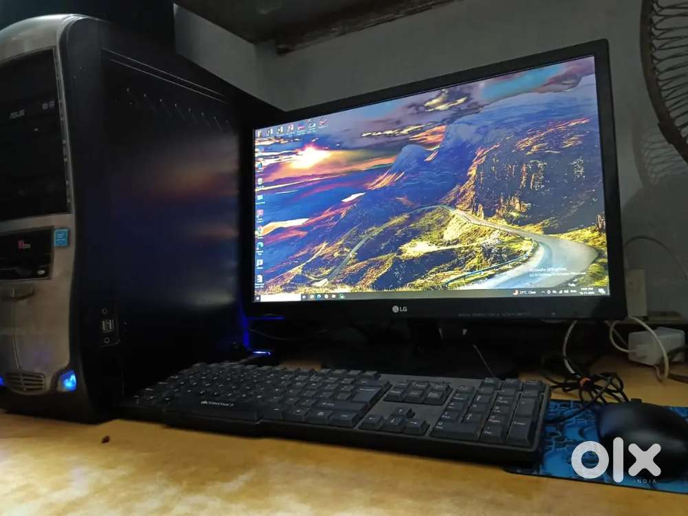 DESKTOP COMPUTER
