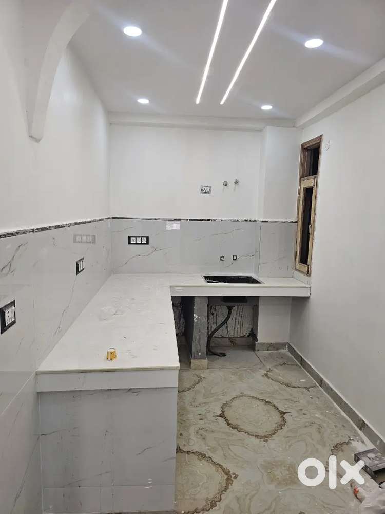 3 Bhk 4th floor with car parking Lift islah