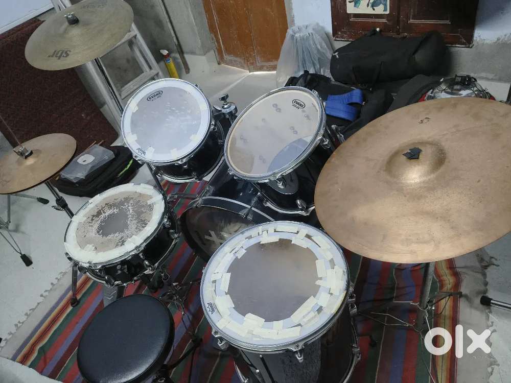 Yamaha Gigmaker Acoustic Drum Kit with EVANS Heads & Extras