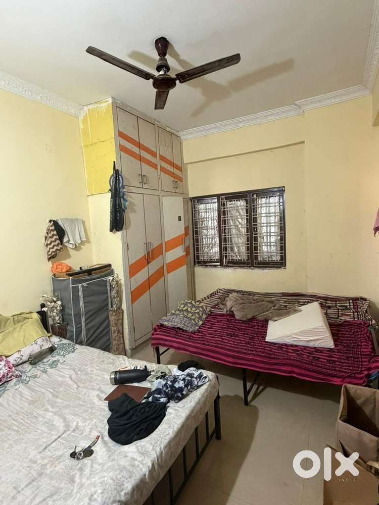 2BHK flat is available at gowlidoddi for bachelors