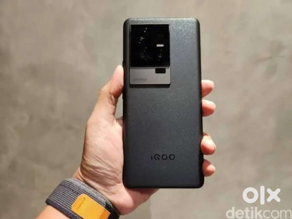 Iqoo 11  16/256  sndn 8gen 2 mint condition(20-23 min  charging)1-100)