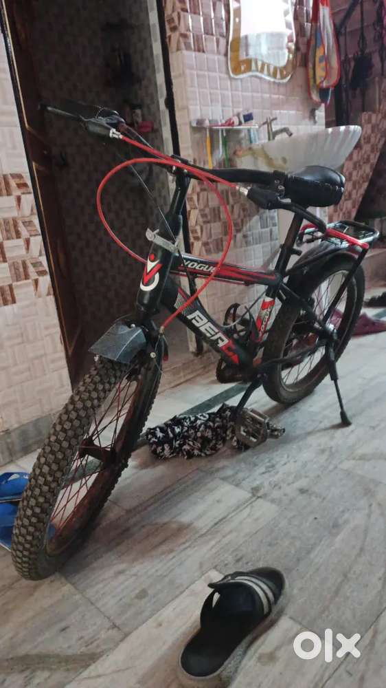This is a second hand bicycle and it's gear installed companie is vogu