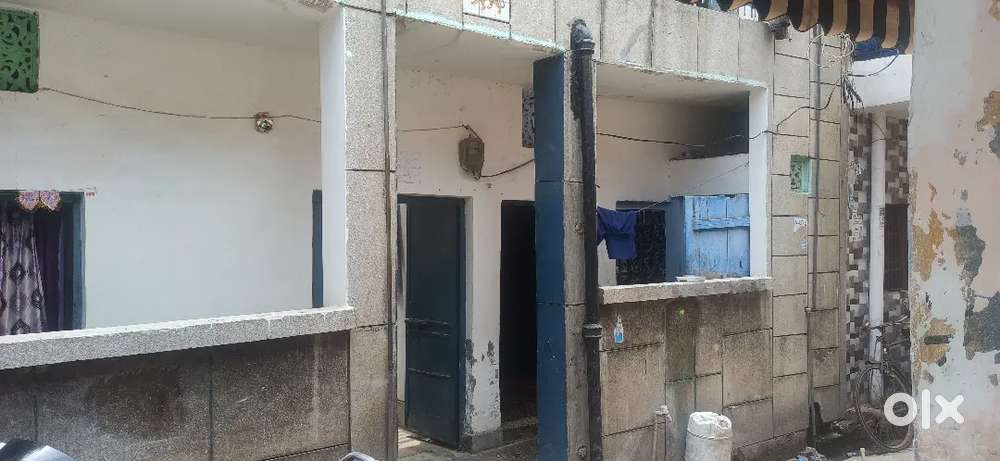 House in 100 gaj plot