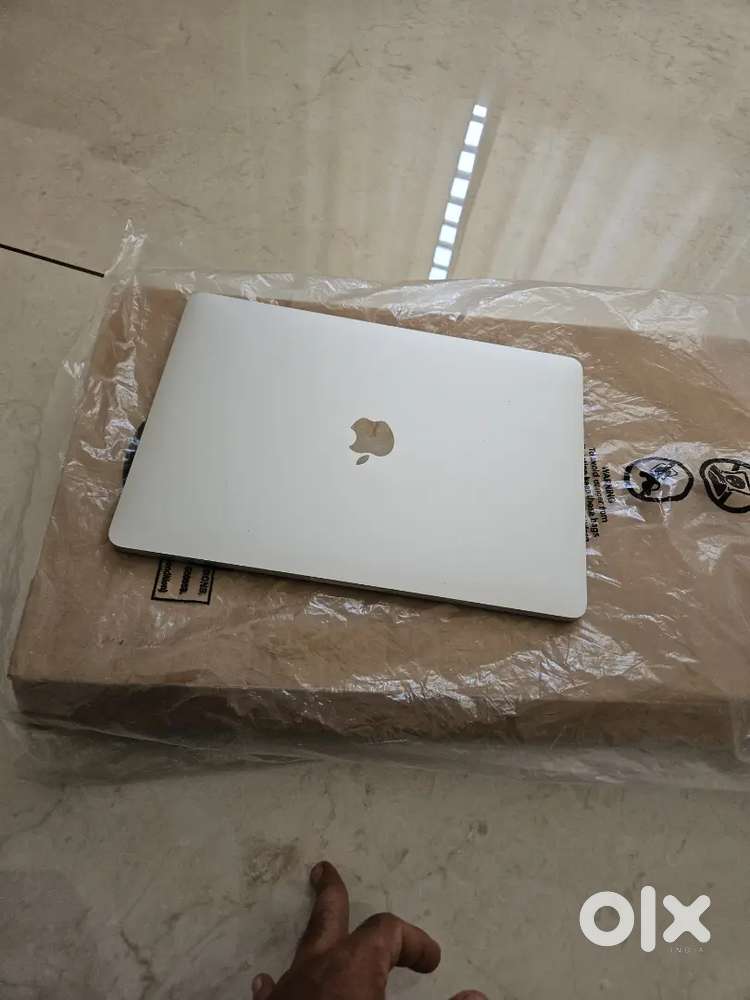 Apple macbook pro CORE i5 8GB 256GB 13.3 JUST LIKE NEW