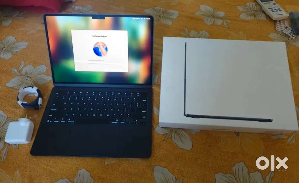 Apple MacBook Air M2  8GB RAM / 256GB SSD  Excellent Condition