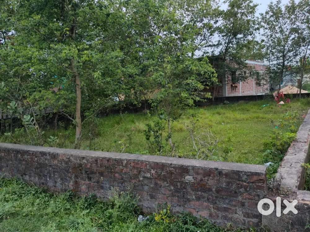 Vastu land . Near link road . Near benachity market