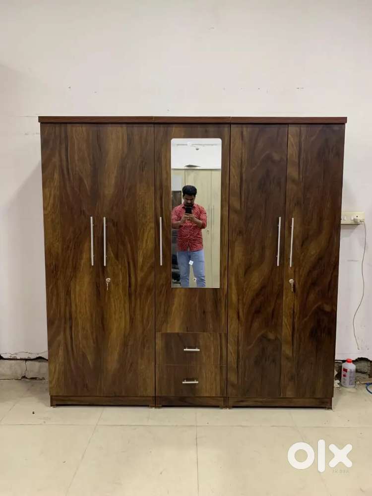 Large 5 Door Wardrobe – Free Transport Anywhere