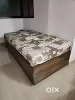 Single bed (with bed box)/Diwan and mattress for Sale!