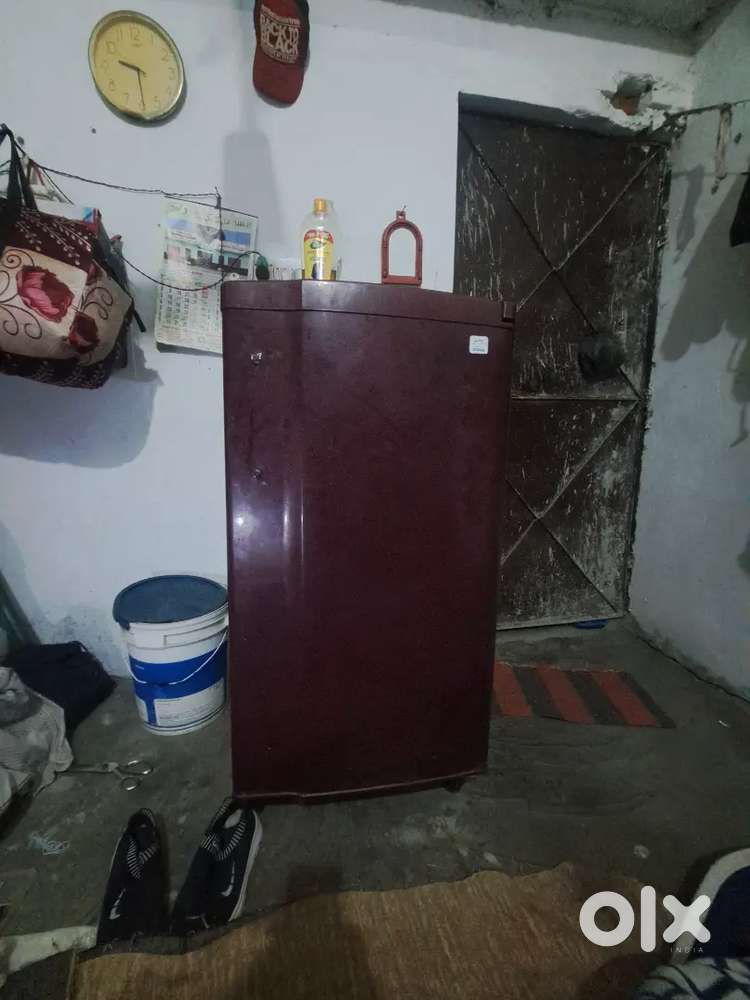 Godrej  frig okh lene wale design kare