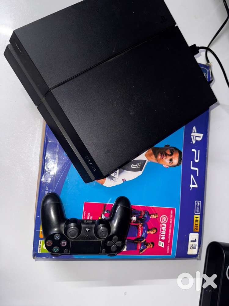 PS4 1tb with one controller, 9.00