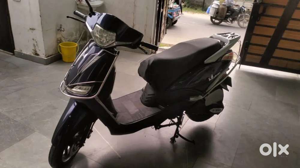 Best condition electric scooty for sale with 5 batteries and both disc