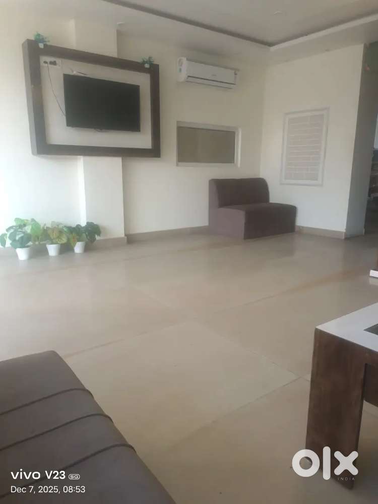 We need recipetionist girl or boy no genter issues