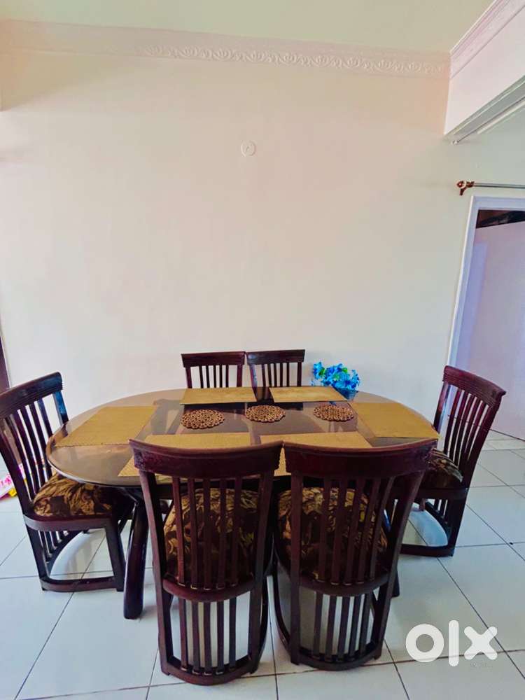 Dining table 6 seater