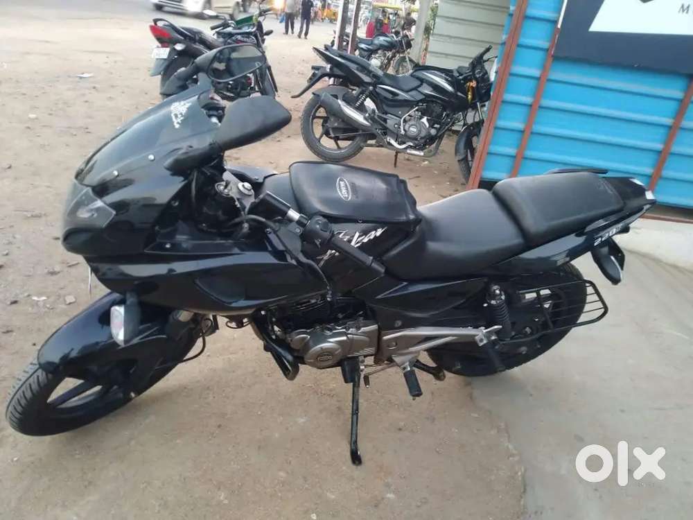 Bajaj pulser 220F