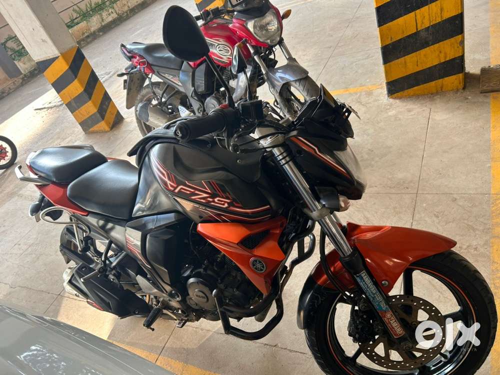 Selling Yamaha FZS V2.0