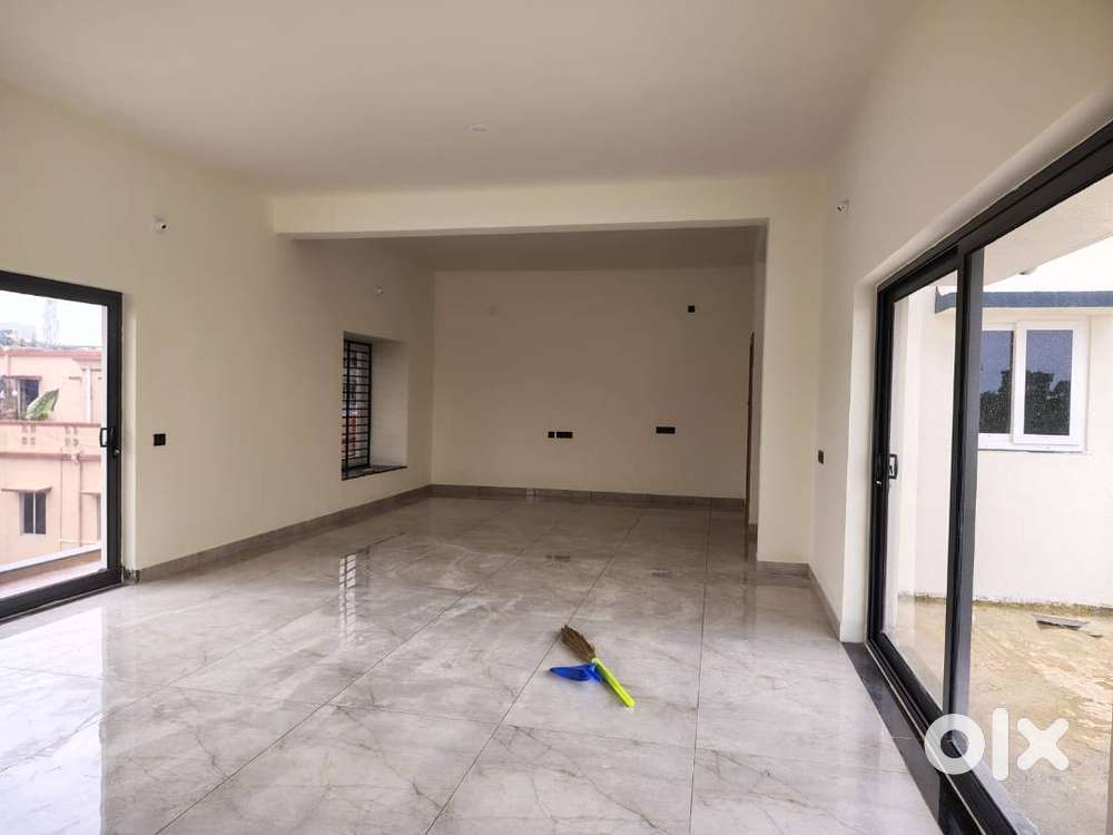 1big hall BK fully furnished for females at4th floor near Max Showroom