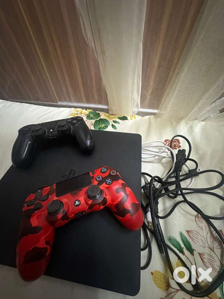 Playstation 4 1TB good condotion