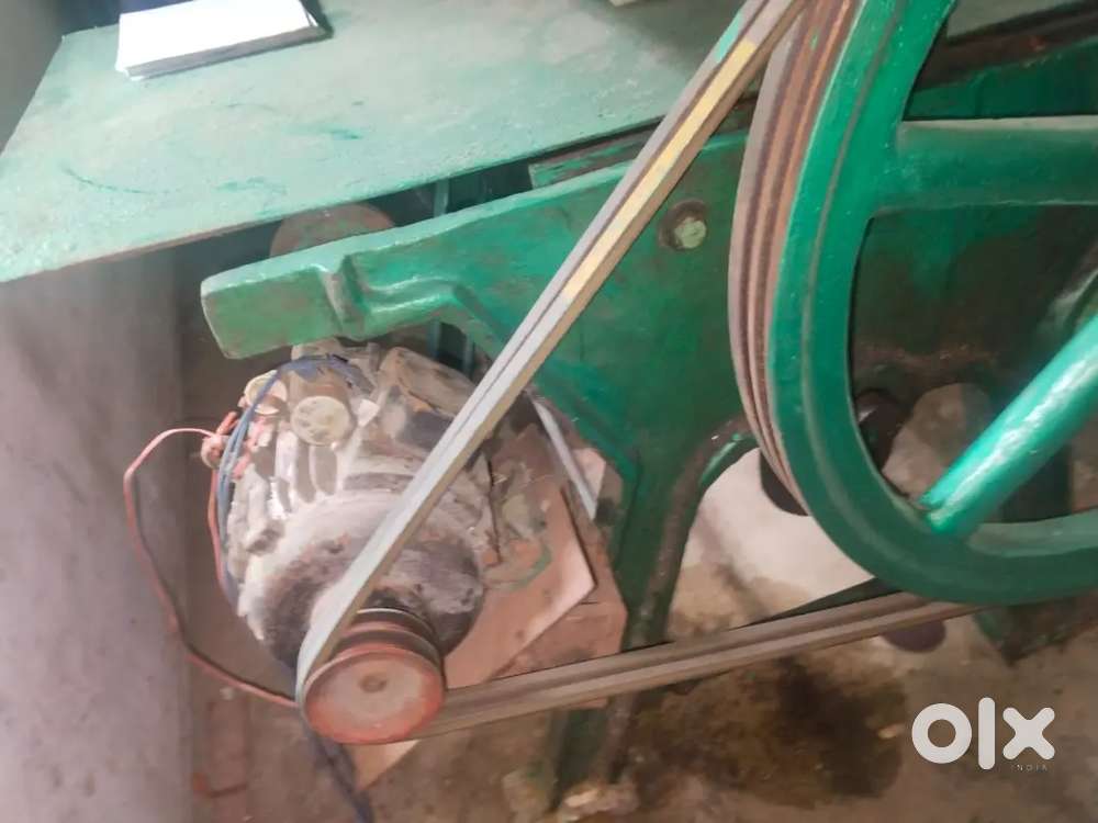Envelopes automatic cutting machine