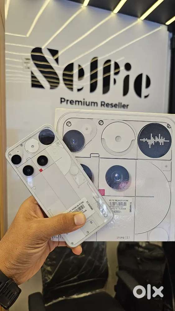 Just 10days old only 
12GB 256GB 
Nothing 3
Just opened only