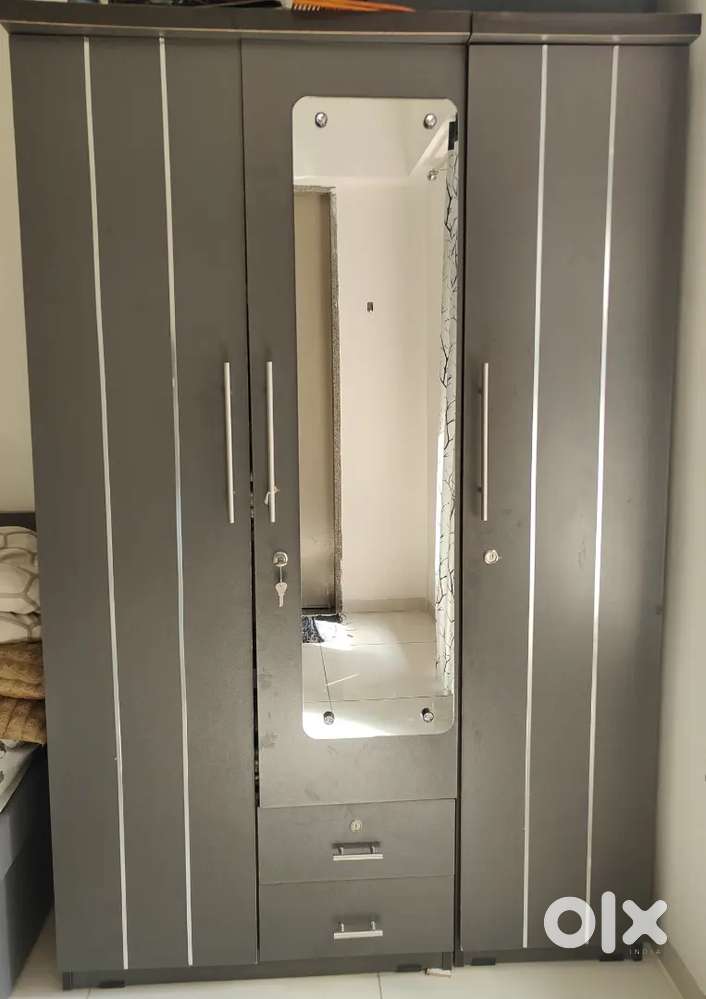 3 door Wardrobe with dressing