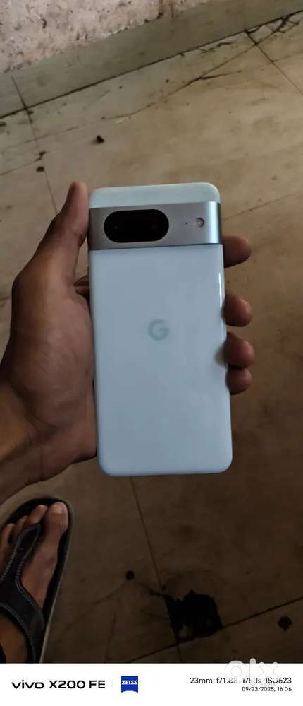 Pixel 8 brand new condition 1year old phone 128 gb