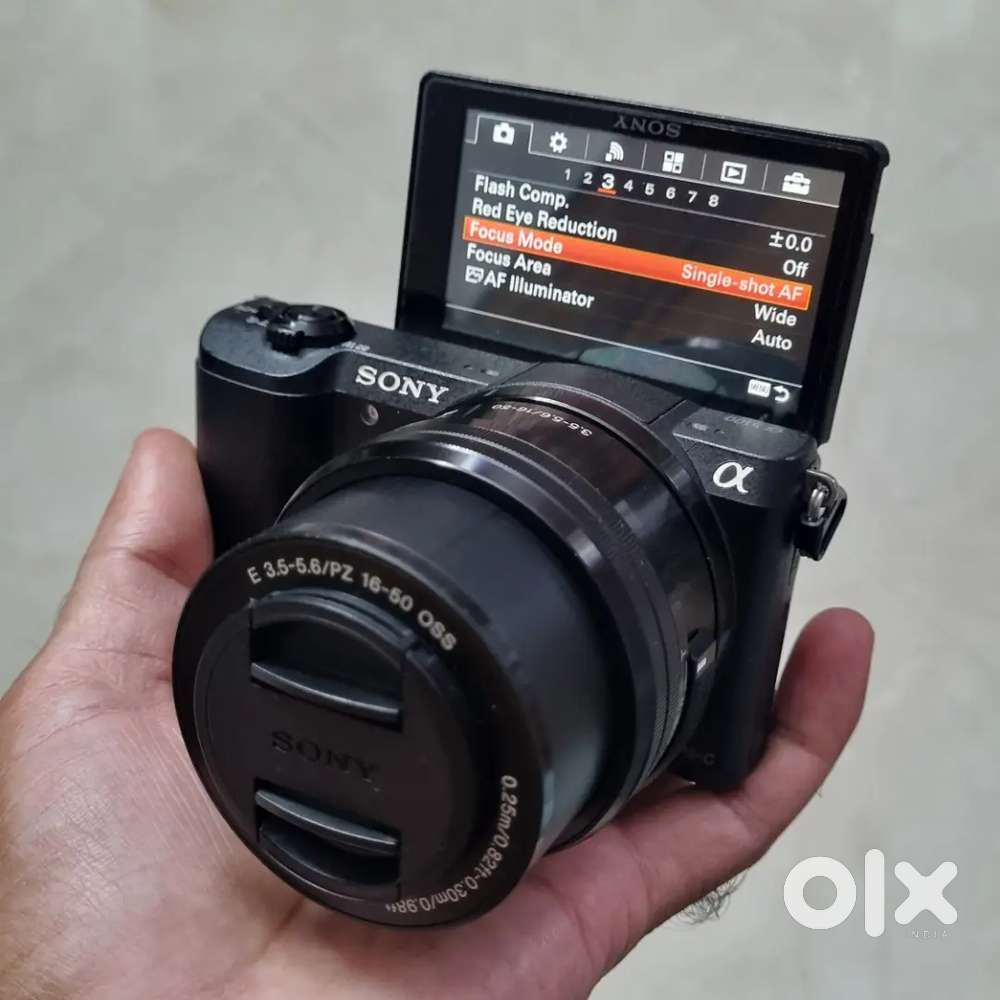 Sony Alpha A5100 Mirrorless Camera in New Condition - video vlog dslr