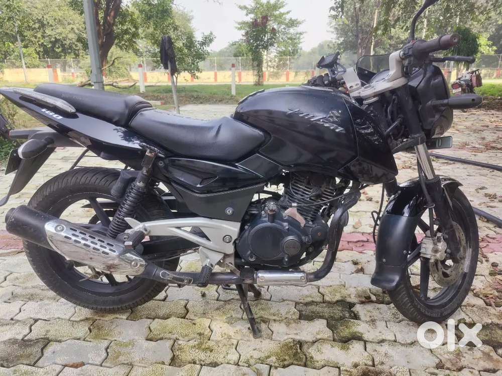 Pulsar 180 with New Battery, Tubeless Tyre, New Panel top condition.