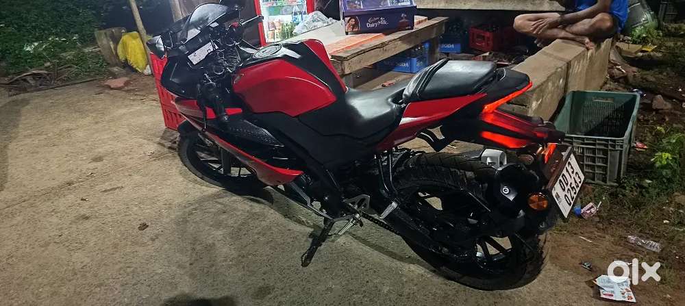 R15- v3 ,2021 model good condition