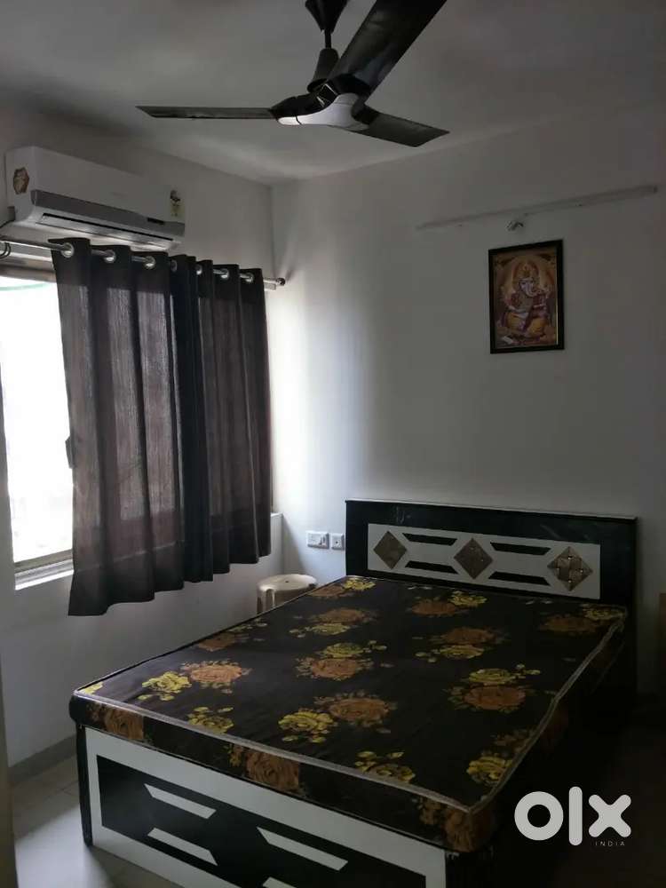 2BHK BEAUTIFUL FULLY FURNISHED FLAT