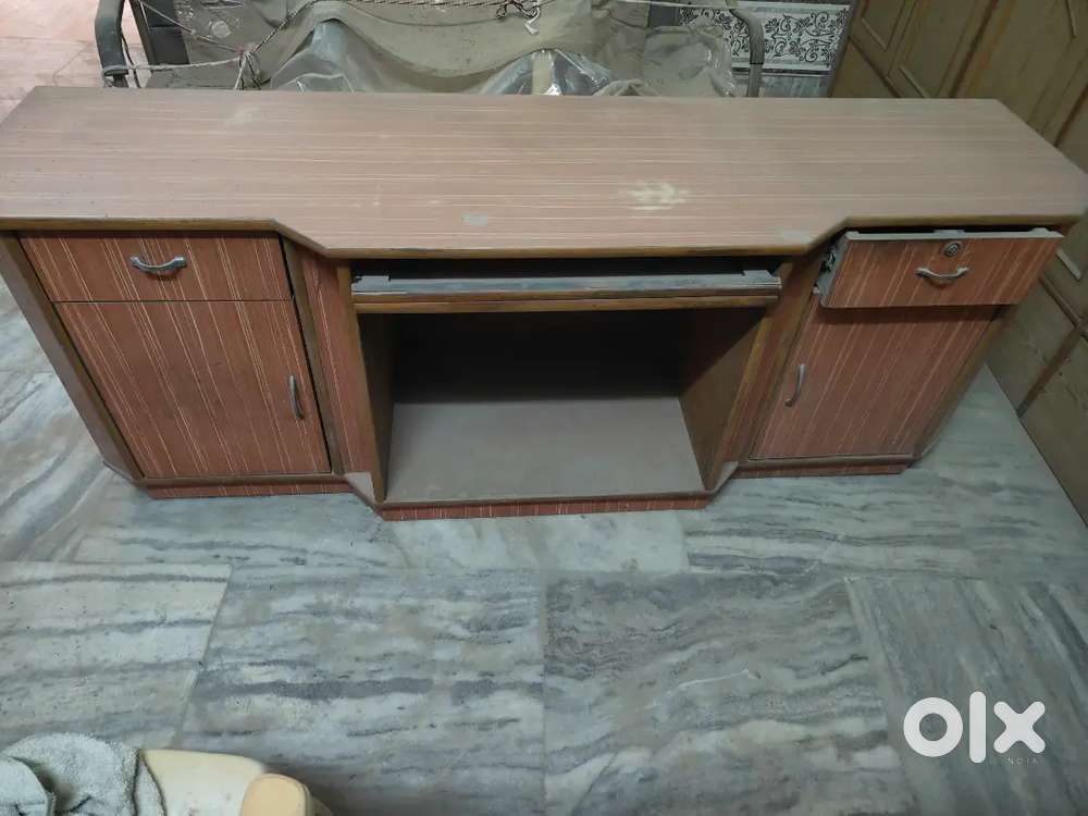 Computer table for sale 1.25 * 6 feet