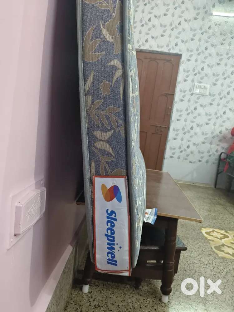 Ek Saal purana bed bechna hai