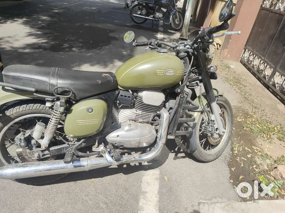 Jawa 42 Military Green colour