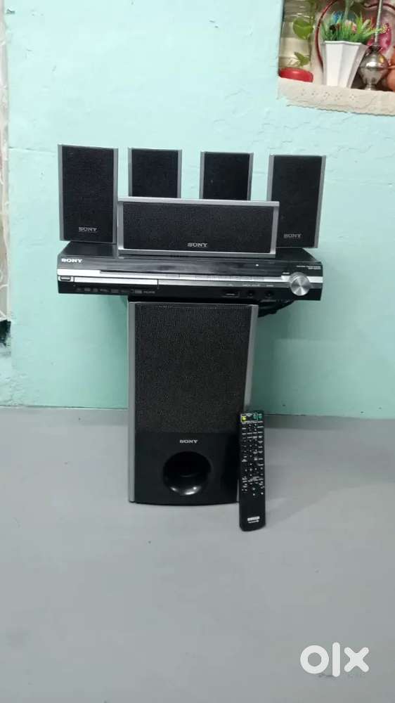 SONY home theatre 5+1   DAV-DZ270